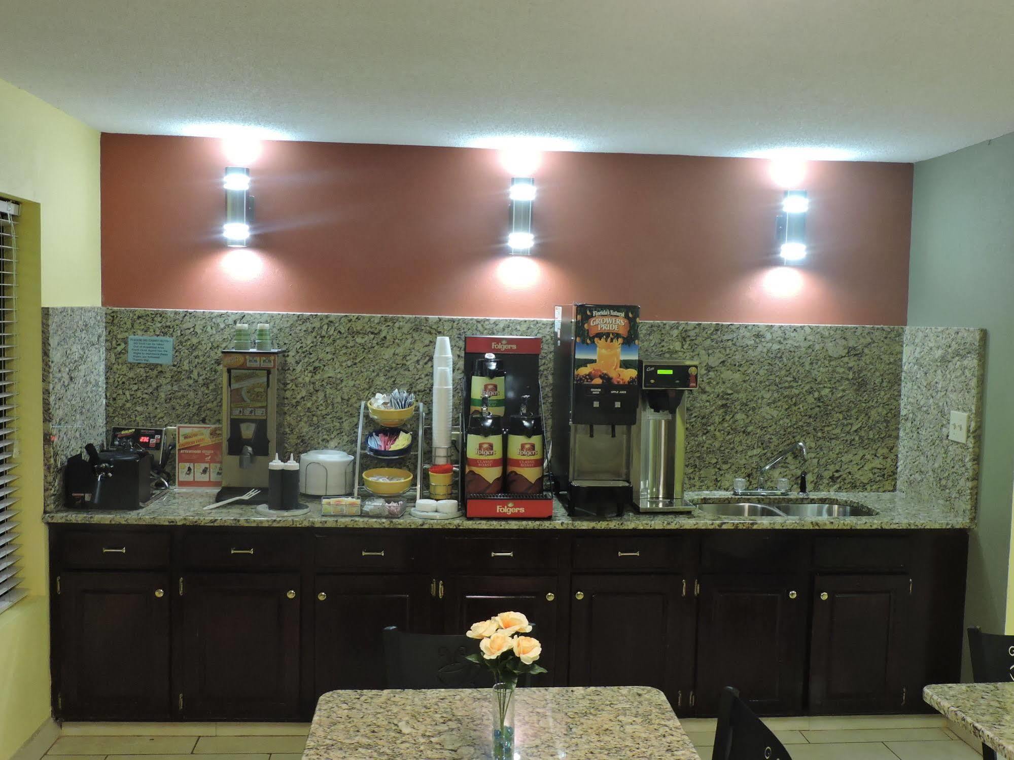 Days Inn Conover/Hickory Εξωτερικό φωτογραφία